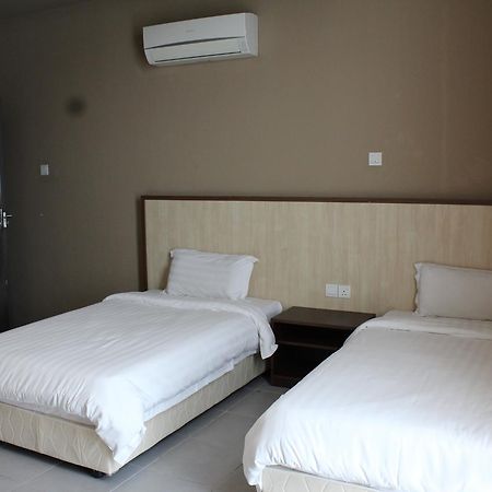 Tribeca Suites Kuching Ngoại thất bức ảnh