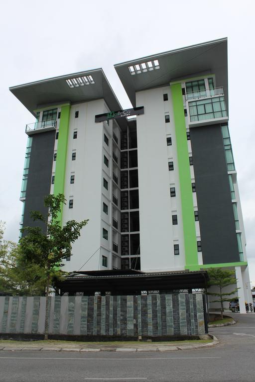 Tribeca Suites Kuching Ngoại thất bức ảnh