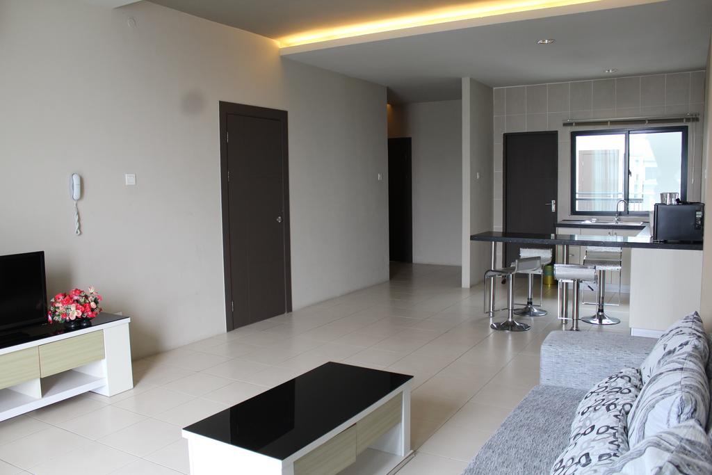 Tribeca Suites Kuching Ngoại thất bức ảnh