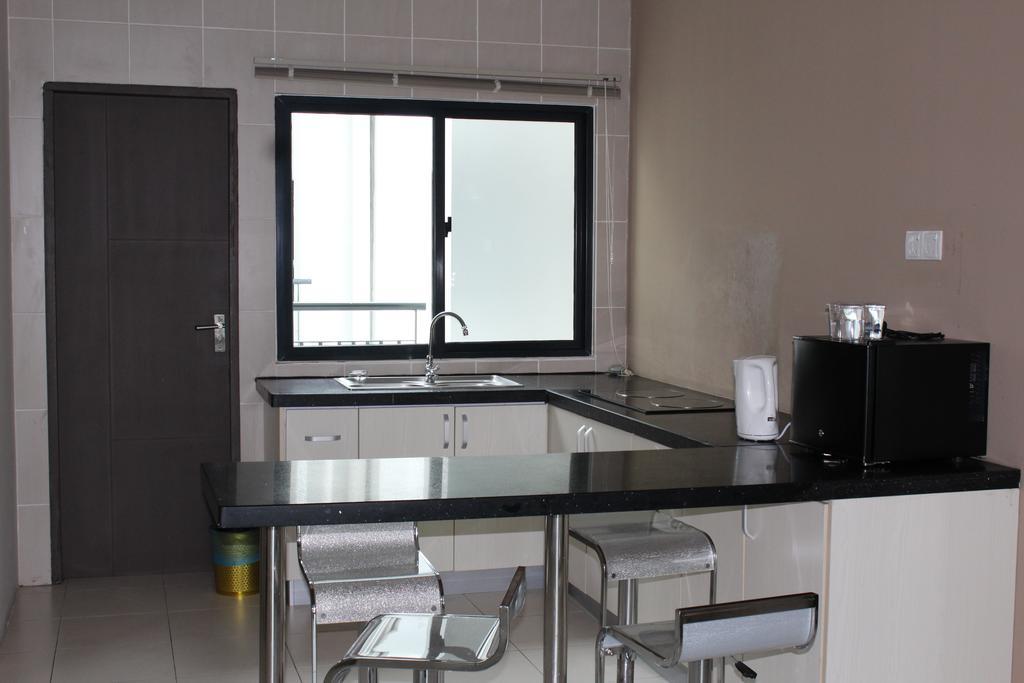 Tribeca Suites Kuching Ngoại thất bức ảnh