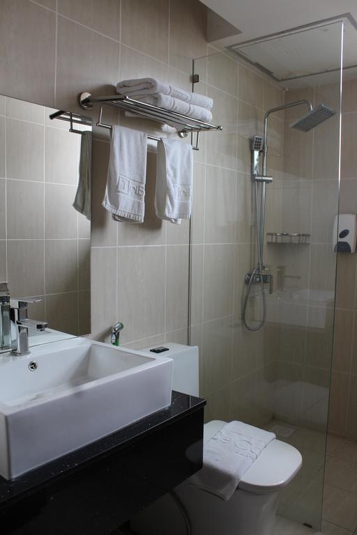 Tribeca Suites Kuching Ngoại thất bức ảnh