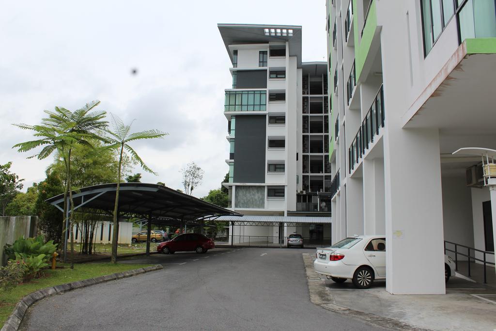 Tribeca Suites Kuching Ngoại thất bức ảnh