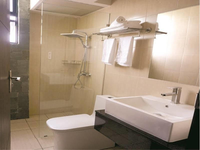 Tribeca Suites Kuching Ngoại thất bức ảnh