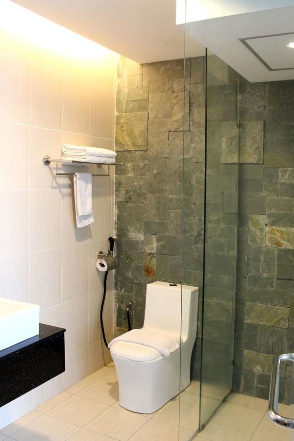 Tribeca Suites Kuching Ngoại thất bức ảnh