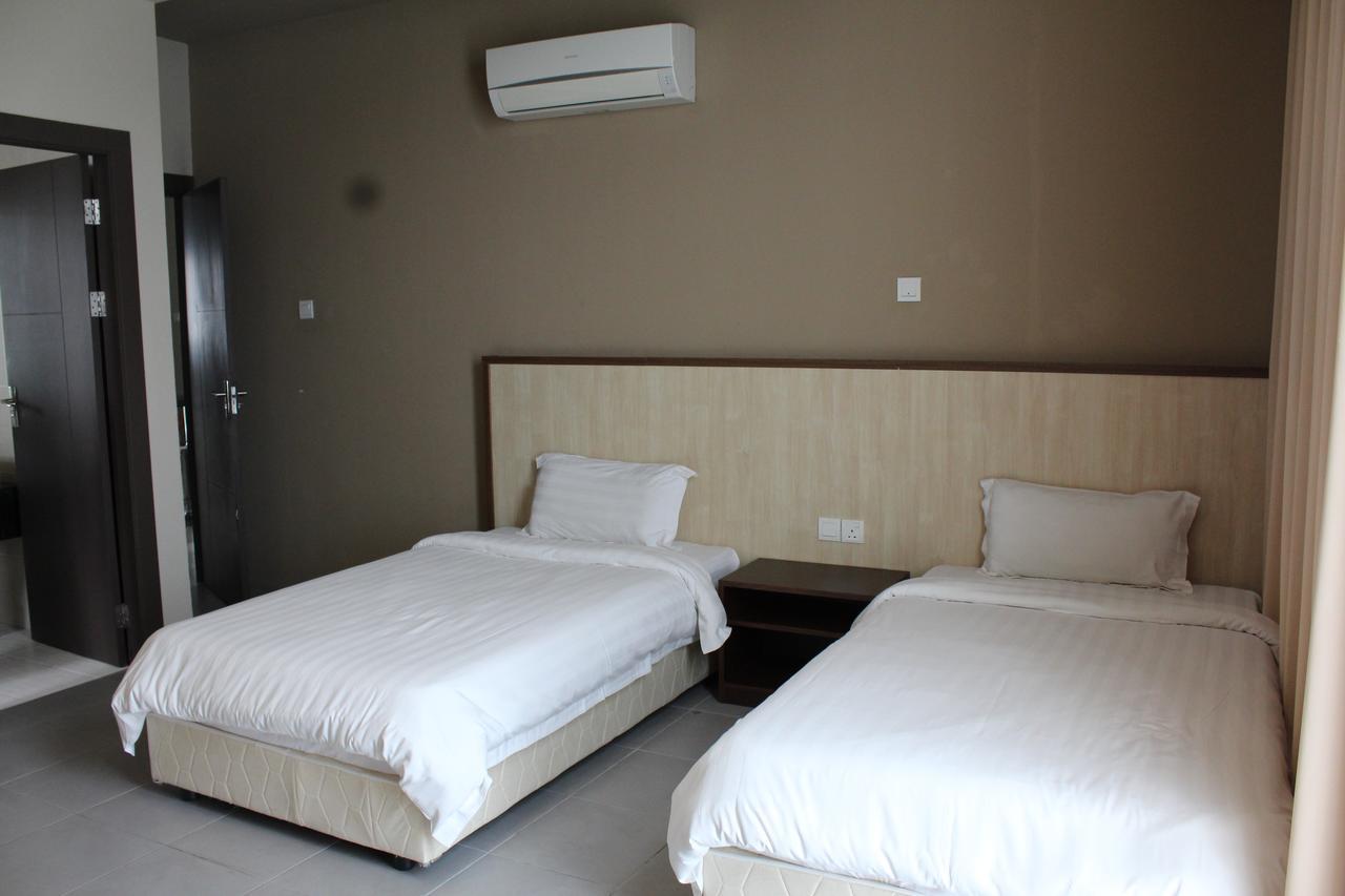 Tribeca Suites Kuching Ngoại thất bức ảnh