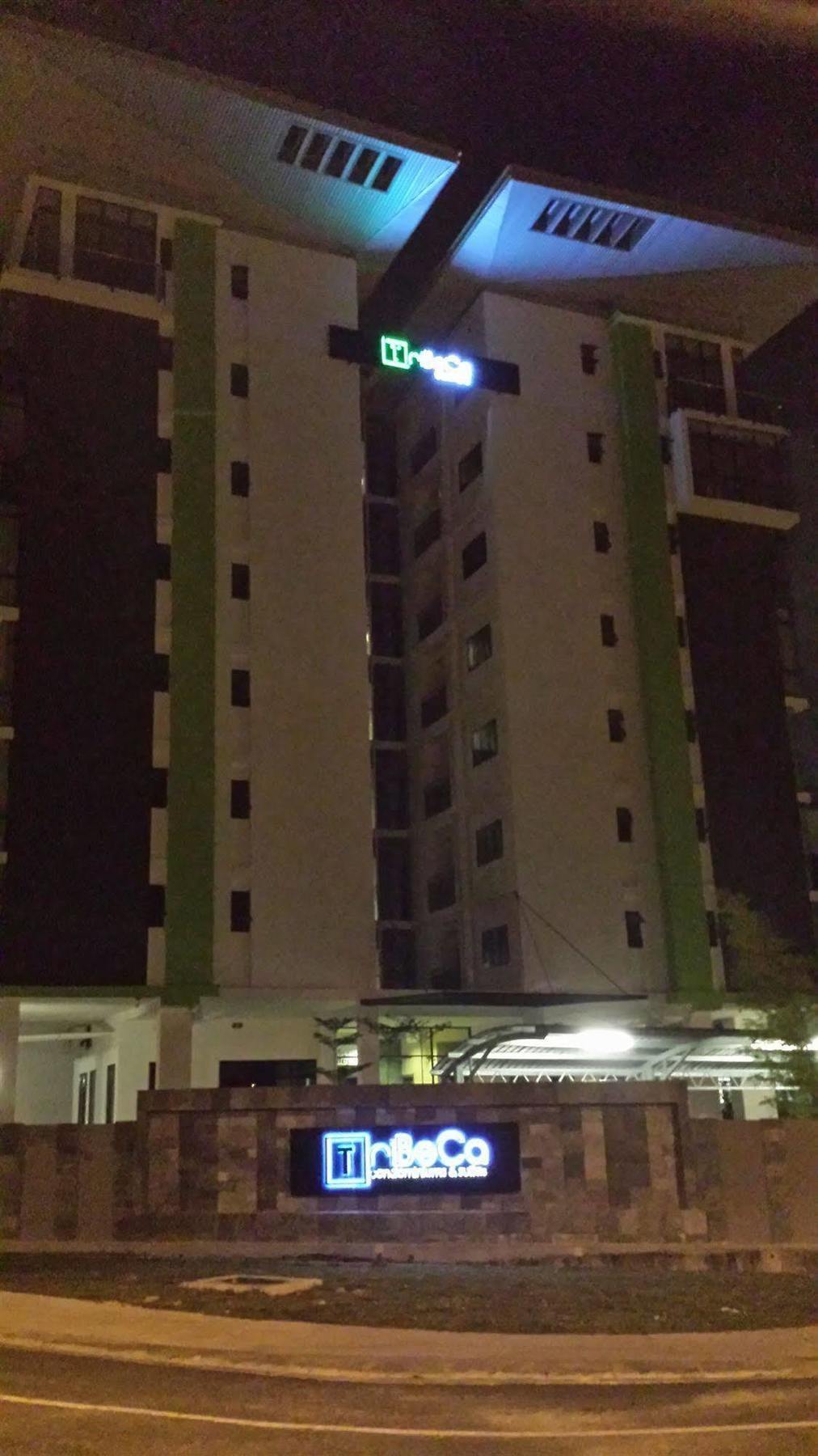 Tribeca Suites Kuching Ngoại thất bức ảnh
